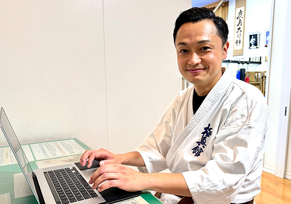 見山智洋事務局長